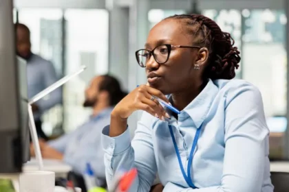 Artificial Intelligence is changing work faster than expected OpenAI shared policy ideas that suggest companies should prepare for an AI future in which complex tasks can be completed much faster. This shift, according to the company, will change how companies operate and people develop careers. This shows that in the near future, AI could handle tasks that humans currently take months to complete. It could change productivity, the way businesses are structured, and even how employees find meaning in their work. Four-Day Work Week Proposal The key idea is to encourage businesses to experiment with a four-day workweek without cutting pay. OpenAI thinks this will improve the well-being of workers while adapting them to an increased level of automation. The company also offers other benefits to employees. Included are higher contributions to retirement, improved healthcare, and child care subsidies. Job Shifting to Human-Centered Roles OpenAI suggests new growth opportunities in industries that depend on interaction with humans. Included are childcare, healthcare, and education. These sectors could become increasingly important as AI automates repetitive tasks. The shift in employment could compensate for the job losses that automation has caused. Worries about Job Replacement AI may replace a large number of jobs in a similar way to the Industrial Revolution. Experts, such as the Governor of the Bank of England have warned about the possibility of large-scale workforce changes. Not everyone is in agreement on the speed of this change. The impact of AI could take a while to be fully felt by some economists. The Long-Term Impact of Economic and Societal Changes Similar ideas have been proposed by other companies, researchers and even public wealth funds. The funds will allow the citizens of America to enjoy AI-driven economic growth. The experts also emphasize the importance of training workers to take on new roles, and improving infrastructure. Prepare for increased energy needs and computer requirements. AI: Different perspectives Some experts believe AI will have a major impact, while others think it may take time. Some experts believe that productivity gains may take many years, or even several decades to be fully realized. According to research, it took many years for past technological advances to have a significant impact on the economy. However, even then progress could slow after the initial gains.