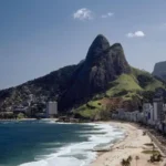 Police gunfight with favela gang traps 200 tourists on hilltop