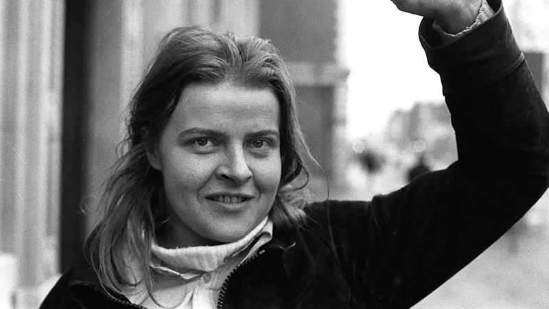 Rose Dugdale: From Heiress to Infamous IRA Art Heist Figure Bridget Rose Dugdale was born into wealth and privilege in 1941, with a future that seemed fully planned. She grew up surrounded by luxury, received private tutoring from a French governess, and attended elite finishing schools across Europe. Like many young women from aristocratic families, she entered high society as a debutante and was presented to the Queen. Her life appeared set for tradition, comfort, and status. But Dugdale chose a very different path. A Rejection of Privilege As she entered adulthood, Dugdale began to question the world she was raised in. She felt uneasy about the lavish lifestyle and strict social expectations. The “Season,” a formal series of elite social events designed to introduce young women into society, only deepened her discomfort. She later criticized her own coming-out ball, describing it as excessive and wasteful. The event, she said, cost as much as what dozens of elderly people might live on for months. That realization marked a turning point. Dugdale started distancing herself from her privileged background. A Radical Shift in Beliefs By her mid-30s, Dugdale had completely broken away from her former life. She gave away her inheritance and even took money from her own family to support causes she believed in. Her views became strongly anti-establishment, and she aligned herself with Irish republican ideals. Her actions soon moved beyond protest. Dugdale became involved with the Irish Republican Army (IRA), a militant group engaged in conflict over Northern Ireland. She participated in direct operations, including a helicopter hijacking used to attack a police station. This act shocked many, given her elite upbringing. One of History’s Largest Art Heists In April 1974, Dugdale took part in a major art theft that gained global attention. The group targeted a wealthy estate and stole valuable paintings. During the robbery, they removed artworks directly from their frames, causing damage in the process. The stolen collection included works of major cultural and financial value. This operation became known as one of the largest art heists ever carried out. Dugdale’s involvement placed her firmly at the center of the crime. It also showed how far she had moved from her earlier life of formality and tradition. From Socialite to Militant Operative Dugdale’s transformation did not stop at theft. She later became involved in developing explosives for IRA operations. Her journey from aristocrat to militant activist remains one of the most unusual personal shifts in modern history. Her story reflects a deep ideological change. She rejected wealth, status, and comfort in favor of political struggle and radical action.