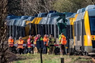 Head-on Train Collision Near Copenhagen Leaves Multiple Injured Crash Location and Time A serious train collision happened early Thursday morning in North Zealand, Denmark, between Hillerød and Kagerup, around 40 km northwest of Copenhagen. The accident occurred at 06:29 local time on a railway line that serves commuters, students, and workers in the region. Casualties and Emergency Response According to police and medical officials, 37 passengers were on board the two trains. Five people were critically injured, while 13 others sustained minor to moderate injuries. Emergency teams quickly responded and transported the injured to nearby hospitals, including air evacuation for the most serious cases. Fire and rescue services reached the scene shortly after the crash was reported. Authorities confirmed that several railway staff members were also injured in the incident. What Officials Know So Far Investigators have not yet confirmed the cause of the collision. The Danish Accident Investigation Board is working alongside police to determine what went wrong. Early assessments suggest multiple possible causes, including a signalling system failure or human error. Officials have stressed that it is too early to draw conclusions. Local and National Reaction The mayor of Gribskov municipality described the incident as deeply distressing and said the injured included local residents who regularly use the line for daily travel. Danish Prime Minister Mette Frederiksen expressed serious concern over the accident and said she was closely monitoring developments. Rail operator Lokaltog called the crash one of the most severe incidents the railway sector can face. The company confirmed that it is gathering technical data to support the investigation. Investigation Continues Specialists from the national railway safety authority arrived at the site during the morning hours. They are examining track systems, signalling data, and operational records to understand how two trains ended up on a collision path. Authorities have emphasized that all possibilities remain open while the investigation is ongoing.