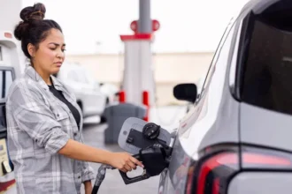 UK Inflation Rises to 3.3% After Fuel Prices Jump Amid Global Energy Shock