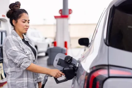 UK Inflation Rises to 3.3% After Fuel Prices Jump Amid Global Energy Shock