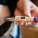 Weight Loss Drugs: What You Should Know Before Using Them New hope for weight loss Weight loss medications are becoming more common, but they are not a simple fix. Many people expect fast, permanent results, yet that is rarely the case. These medicines can support weight loss, but long term success still depends on lifestyle changes. Sarah Le Brocq shared her experience after struggling with obesity for most of her life. She tried many diets, but the weight always returned. After using weight loss medication for more than two years, she lost about 51 kilograms. She also noticed major changes in her daily life. She felt less focused on food, had more energy, and could do things she could not do before. Growing use of modern weight loss drugs More people are now using medicines like semaglutide and tirzepatide, commonly known by brand names such as Ozempic and Mounjaro. These drugs are part of a new approach to treating obesity. Experts believe their use will continue to grow as new options appear, including tablets instead of injections. Some medical professionals see these drugs as a major breakthrough. Others believe people should not ignore diet and exercise. They warn that weight often returns once the medication stops. How these drugs work Weight loss medications work by reducing appetite. They mimic natural hormones that signal fullness. These hormones include GLP 1 and GIP. The drugs attach to receptors in the body that control hunger signals. This helps the brain feel full sooner and reduces food intake. As a result, many users begin to lose weight within a few weeks. Important things to consider These medicines are mainly approved for people with obesity. However, demand is rising, and some people without obesity are also trying to access them through private services. Before starting these drugs, it is important to understand that they are not a permanent solution. They work best when combined with healthy eating habits and regular physical activity. Stopping the medication can often lead to weight gain again.