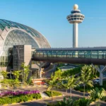 A clear look at why Singapore Changi Airport ranks as the world’s best airport, focusing on its efficiency, technology, passenger comfort