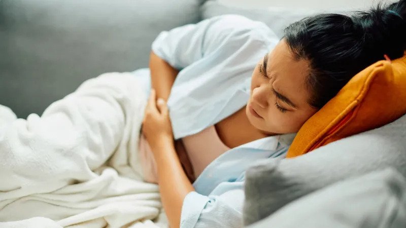 Early detection hopes grow for endometriosis with new scan method A long wait for diagnosis Endometriosis affects around one in ten women in the United Kingdom. It is a painful condition where tissue similar to the womb lining grows in other parts of the body. Many women face a long delay before getting a clear diagnosis. On average, it can take about nine years. During this time, symptoms often continue without explanation. Common symptoms include heavy menstrual bleeding, severe period pain, tiredness, and pain in the stomach, lower back, or pelvic region. These signs are often confused with other health problems. New scan technique shows promise Researchers at Oxford University have tested a new imaging approach that could help detect endometriosis earlier. The method combines detailed CT scans with a special molecular tracer. This tracer helps highlight early signs of the condition that standard scans usually miss. Doctors currently rely on ultrasound and MRI scans in many cases. However, these tests often fail to detect early stages of endometriosis. They are more effective when the disease is already advanced. Dr Tatjana Gibbons, who led the research, explained that many patients are told their scans are normal even when symptoms continue. She noted that earlier detection could help people make better decisions about their health and future. Impact on patients and real life experience For many women, the path to diagnosis is difficult and frustrating. Gabriella Pearson, co founder of the Menstrual Health Project, experienced symptoms for more than a decade before receiving a diagnosis at the age of 23. She went through several misdiagnoses during that time. She believes earlier recognition of her symptoms could have significantly changed her life and outcomes. Why earlier diagnosis matters A faster and more accurate diagnosis could reduce long periods of uncertainty. It may also help patients access treatment and support sooner. Researchers say the new scan technique still needs larger studies before it can be used widely. However, early results suggest it could become an important tool in improving women’s health care.