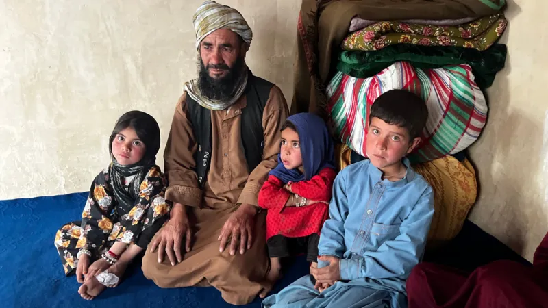 Afghanistan Hunger Crisis: Families Face Extreme Poverty and Food Shortages Record hunger leaves millions at risk Afghanistan is facing one of its worst food crises in recent years. Around 4.7 million people, more than one tenth of the population, are now living just one step away from famine. Many families struggle daily to secure even a single meal. Ghor province is among the hardest hit areas, where poverty and job shortages have pushed households into extreme survival mode. Daily struggle for survival In Chaghcharan, the capital of Ghor, men gather every morning in the hope of finding short term work. Most return home empty handed. Jobs are rare and pay very little, often not enough to buy basic food for a day. Juma Khan, a local laborer, shared that he managed to find work only three days in six weeks. His earnings were barely enough to cover basic needs. He explained that his children went to bed hungry for three consecutive nights, leaving the family in deep distress. Families pushed to breaking point Another resident, Rabani, described receiving a call that his children had not eaten for two days. He said the situation left him emotionally shattered and even made him consider ending his own life. However, he said he stayed focused on trying to find work, as his family depends on him for survival. Many fathers in the region now face impossible choices as food insecurity continues to rise and incomes remain unstable.