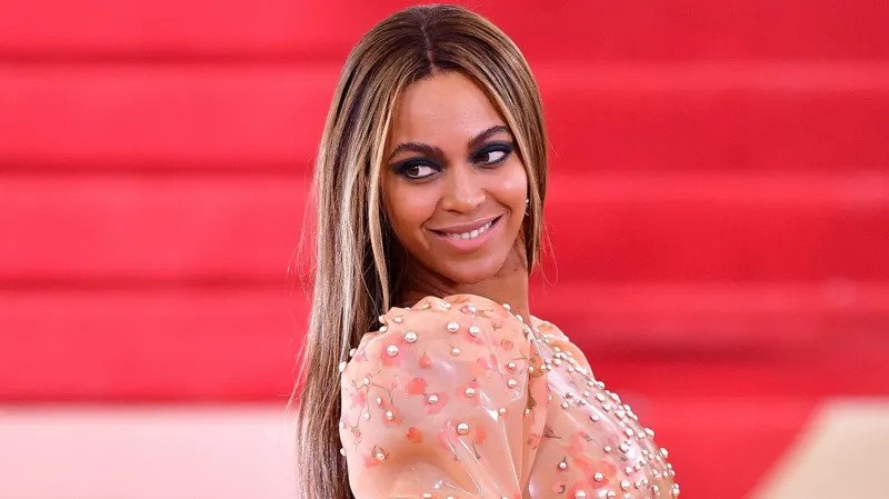 Met Gala 2026 returns with the theme “Costume Art.” Discover hosts, ticket details, celebrity lineup, and how to watch fashion’s biggest night live.