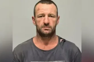 Body Found Believed to Be Fugitive Australian Shooter in New South Wales Discovery Near Rural Area in New South Wales Police in New South Wales say a body has been found that is believed to be Julian Ingram, a man wanted for a deadly shooting incident earlier this year. The remains were located about 50 kilometers from the scene of the original crime near a remote area north west of the town linked to the case. Wildlife officers found the body beside an abandoned utility vehicle while carrying out pest control work. Authorities later confirmed that the vehicle matched the one used by Ingram during his escape. Connection to January Shooting Incident In January, Ingram was accused of killing three people in a small rural town. The victims included his former partner Sophie Quinn, her close friend, and her aunt. Quinn was seven months pregnant at the time of her death and was expecting a baby in March. Another victim survived the attack but suffered serious injuries. Police later confirmed that the injured person has since been discharged from hospital. Large Scale Police Search Operation After the killings, police launched a major search operation involving around 100 officers. Authorities described Ingram as someone with strong local knowledge, which made the search more difficult. Officials believed he could remain hidden in the region for a long period without being detected. The area where the incident occurred is sparsely populated, with only around 1,500 residents. Police Statement on the Discovery Assistant Commissioner Andrew Holland said early findings suggest the body is likely that of Ingram. He noted that clothing and identification found at the scene support this conclusion. Police also confirmed that the remains appear to have been at the location for an extended period before discovery. Holland added that the finding brings relief to the investigation and may help the local community move forward after the violent events. Investigation Status Authorities are continuing formal identification procedures. However, police say early evidence strongly suggests the search for the suspect has ended with the discovery of his body.