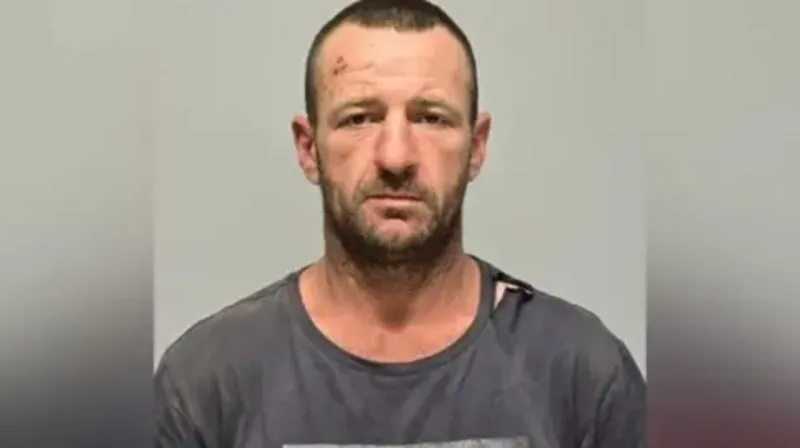 Body Found Believed to Be Fugitive Australian Shooter in New South Wales Discovery Near Rural Area in New South Wales Police in New South Wales say a body has been found that is believed to be Julian Ingram, a man wanted for a deadly shooting incident earlier this year. The remains were located about 50 kilometers from the scene of the original crime near a remote area north west of the town linked to the case. Wildlife officers found the body beside an abandoned utility vehicle while carrying out pest control work. Authorities later confirmed that the vehicle matched the one used by Ingram during his escape. Connection to January Shooting Incident In January, Ingram was accused of killing three people in a small rural town. The victims included his former partner Sophie Quinn, her close friend, and her aunt. Quinn was seven months pregnant at the time of her death and was expecting a baby in March. Another victim survived the attack but suffered serious injuries. Police later confirmed that the injured person has since been discharged from hospital. Large Scale Police Search Operation After the killings, police launched a major search operation involving around 100 officers. Authorities described Ingram as someone with strong local knowledge, which made the search more difficult. Officials believed he could remain hidden in the region for a long period without being detected. The area where the incident occurred is sparsely populated, with only around 1,500 residents. Police Statement on the Discovery Assistant Commissioner Andrew Holland said early findings suggest the body is likely that of Ingram. He noted that clothing and identification found at the scene support this conclusion. Police also confirmed that the remains appear to have been at the location for an extended period before discovery. Holland added that the finding brings relief to the investigation and may help the local community move forward after the violent events. Investigation Status Authorities are continuing formal identification procedures. However, police say early evidence strongly suggests the search for the suspect has ended with the discovery of his body.