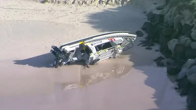 Three people including two volunteer rescuers died after a yacht sank near Ballina on the NSW coast during a rescue operation in dangerous sea conditions.