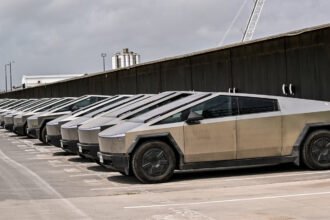 A man in Texas was arrested after driving a Tesla Cybertruck into a lake to test wade mode, causing the vehicle to become submerged and disabled.A man in Texas was arrested after driving a Tesla Cybertruck into a lake to test wade mode, causing the vehicle to become submerged and disabled.