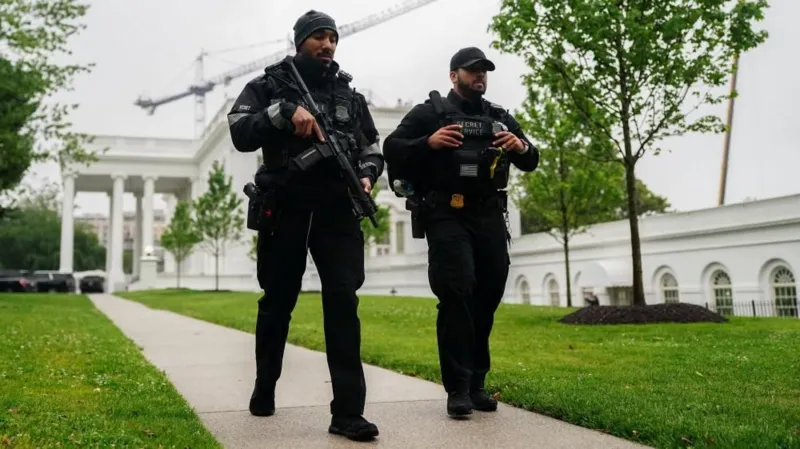 White House Gunman Had Previous Encounters With Secret Service Before Deadly Shooting A gunman who opened fire near the White House on Saturday had already faced multiple encounters with the Secret Service in the past year, according to court records. The suspect, identified as Nasire Best, allegedly fired several shots near a Secret Service checkpoint outside the White House. Officers quickly responded and shot the suspect during the incident. Authorities later confirmed that he died at a nearby hospital. A bystander also suffered injuries during the shooting, while no Secret Service officers were harmed. Officials said former President Donald Trump was inside the White House at the time but remained safe. Suspect Previously Tried To Access White House Court documents reveal that Best had earlier encounters with security officials in 2025. In June 2025, he reportedly blocked a White House entry lane and told Secret Service agents that he was Jesus Christ. During that incident, he also asked authorities to arrest him. Officers later sent him for a mental health evaluation. Just one month later, in July 2025, Best again attempted to enter a federally restricted area near the White House. Secret Service agents arrested him and charged him with unlawfully entering a protected property. Although the court released him after arraignment, he later failed to appear for a scheduled hearing in August 2025. That absence led the court to issue a no bond bench warrant for his arrest. Shooting Happened Near Secret Service Checkpoint Authorities said the shooting happened around 6:00 PM EST near the intersection of 17th Street and Pennsylvania Avenue NW, close to the Eisenhower Executive Office Building. Witnesses and reporters covering events outside the White House quickly ran for safety after hearing gunshots. Secret Service officers stationed at the checkpoint immediately returned fire after the suspect opened fire. Emergency teams rushed the suspect to the hospital, where doctors later pronounced him dead. Officials confirmed that security operations at the White House continued without disruption despite the shooting. Trump Praises Secret Service Response Following the incident, Trump thanked law enforcement officers and Secret Service agents for their rapid response. He praised their professionalism and said their quick action prevented further danger near the White House complex. The shooting also raised fresh concerns about security around the White House, especially after another gun related incident interrupted the White House Correspondents’ Dinner just one month earlier.