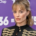 Margot Robbie backs the Tudor drama 1536 as it transfers to London’s West End, highlighting its focus on ordinary women during Anne Boleyn’s
