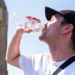 Amber Extreme Heat Warning Issued as 35C Heatwave Approaches Amber Heat Warning Covers Parts of UK The Met Office has issued an amber extreme heat warning for parts of southern and eastern England and south Wales. The alert is in place for Monday and Tuesday. Temperatures may rise to around 35C. Nights will stay warm in many areas, with some places remaining above 20C. The Met Office says this heat event could affect both people and essential services. It also warns that conditions may worsen for vulnerable groups. Temperature Forecast Across the UK The heat will build over several days. Friday will bring highs of 31C to 32C in south east England. Northern and western regions will stay cooler, with some rain expected. On Saturday, slightly cooler air will move in from the west. Temperatures may still reach 27C to 28C. From Sunday, the heat will return and intensify. By Monday and Tuesday, many areas in England and Wales may see temperatures between 30C and 35C. Forecasters say many regions could meet official heatwave conditions. There is also a chance that the June UK temperature record of 35.6C could be challenged. Health Risks and Public Impact Health officials warn of several risks linked to the heat. People may face sunburn, heat exhaustion, and dehydration. High humidity will make conditions feel more uncomfortable. Warm nights may reduce sleep quality because temperatures may not fall below 20C in some areas. The UK Health Security Agency has also issued heat health alerts for southern and eastern England. These alerts highlight pressure on health and social care services and a possible rise in heat related illness. Travel, Safety, and Daily Disruption Authorities expect travel delays in some regions. Road and rail networks may also face disruption due to high temperatures. People heading to beaches, lakes, or rivers are advised to take care around water. Sun exposure will be strong, with very high UV levels expected. Pollen levels are also likely to be high, which may affect allergy sufferers. Risk of Record Breaking Heat Meteorologists say this could become one of the most significant June heat events in years. The UK could come close to breaking its June record temperature. Conditions will stay hot, humid, and uncomfortable through the early part of the week.