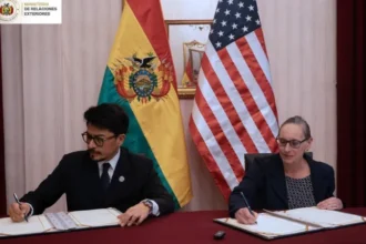 Bolivia and US sign $20 million drug trafficking cooperation deal New agreement to fight drug networks Bolivia has agreed a new security partnership with the United States worth up to $20 million. The funding will support training and equipment for Bolivian forces working against drug trafficking and organised crime. The deal marks a clear shift in relations between the two countries after nearly two decades of limited cooperation. Shift in Bolivia US relations Relations changed significantly after former President Evo Morales removed the US Drug Enforcement Administration from Bolivia 18 years ago. Bolivia is still one of the world’s main producers of coca leaves, which are used to make cocaine. Under President Rodrigo Paz, ties with Washington are now improving. Bolivia has also joined the US led “Shield of the Americas” security initiative focused on regional crime and drug networks. Training and security support The US embassy confirmed it will work closely with Bolivia to provide training, equipment, and wider support for law enforcement. The Bolivian foreign ministry said the goal is to strengthen institutions responsible for public security, investigations, and tackling organised crime. The agreement was signed in La Paz shortly after Bolivia appointed Ernesto Justiniano as defence minister, who previously served as the country’s drug czar. Regional cooperation and political support Earlier this year, President Paz attended the first Shield of the Americas summit in Florida, hosted by US President Donald Trump, along with other regional leaders. The alliance has publicly supported Paz during recent political unrest in Bolivia. In May, member countries expressed concern over protests and road blockades, saying they aimed to destabilise the elected government.