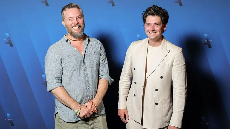Actor Aneurin Barnard stopped a handbag snatcher in Annecy, tackling the suspect and helping return the stolen bag before attending a film festival event.