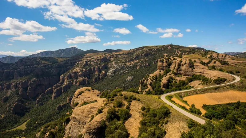 British Paraglider Dies in Spain’s Catalonia Region After Accident A 63 year old British man has died after a paragliding accident in Spain’s north eastern Catalonia region, according to local authorities. Emergency teams were called to Palau de Noguera, near the town of Tremp, at around 13:30 local time on Wednesday. The area sits close to Àger, a well known spot in the Pyrenees popular with paragliders and hang gliders. Rescuers reached the man after the crash and found him seriously injured. They gave first aid at the scene. Medical teams arrived soon after, but he could not be saved and was later confirmed dead. The UK Foreign Office said it is supporting the family following the death of a British citizen in Spain. Accident area and response Palau de Noguera lies in a mountainous region often used for adventure sports. Local reports suggest the man may have become tangled in power lines before hitting the ground, although officials have not confirmed the cause. Catalan emergency services deployed three fire brigades and two medical units to the scene. Police from the Mossos d’Esquadra also worked with several investigation and public safety teams to manage the response. Authorities are expected to formally inform the family through British consular channels.