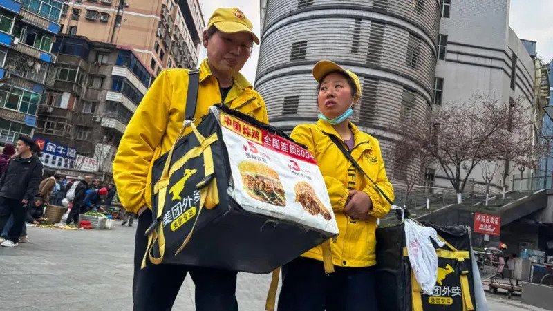 China cracks down on “ghost kitchens” in food delivery industry Authorities target fake listings and unsafe food practices China has launched a strong crackdown on so called “ghost kitchens” in its fast growing food delivery market. These are online restaurants that appear on apps but have no real physical presence. Instead of running proper kitchens, they often outsource orders to third party vendors that cook and dispatch food at lower costs. Officials say this system has helped some sellers cut prices and increase profits. However, it has also raised serious concerns about food safety and misleading customers. Millions of orders linked to hidden supply chains Investigations have uncovered large scale misuse across major delivery platforms. In one case, a cake business listed hundreds of locations online but reportedly did not operate a single real store. Authorities also found that many orders were passed between multiple platforms before being completed by outside vendors. According to state reported figures, millions of orders were processed through these indirect systems. Regulators also identified tens of thousands of fake or unverified restaurant listings across major apps. Pressure builds on delivery platforms Food delivery companies have come under scrutiny for allowing these listings to grow. Officials say some platforms relaxed checks to avoid losing sellers to competitors. This competition has fueled a price war in the industry, pushing profits lower and increasing pressure on delivery riders who work under tight deadlines. In response, regulators have already fined several major e commerce platforms for violations linked to fake restaurant listings and unsafe delivery practices. New rules tighten verification Authorities have introduced stricter requirements for food delivery apps. Platforms must now verify restaurant licenses, confirm physical addresses, and ensure online listings match real businesses. Sellers must also clearly state whether they operate dine in services or only delivery. Tech driven monitoring and public reporting To improve food safety, some cities have started using live kitchen monitoring systems. A number of food stalls have installed transparent kitchen setups where customers can watch food preparation in real time. In addition, officials are working with major platforms to use AI based systems to detect suspicious listings. Delivery riders are also being encouraged to report illegal or fake restaurants. Industry impact The crackdown highlights growing concerns about safety and transparency in China’s food delivery sector. While low prices have driven rapid growth, authorities are now focusing on cleaning up hidden supply chains and restoring trust in online food services.