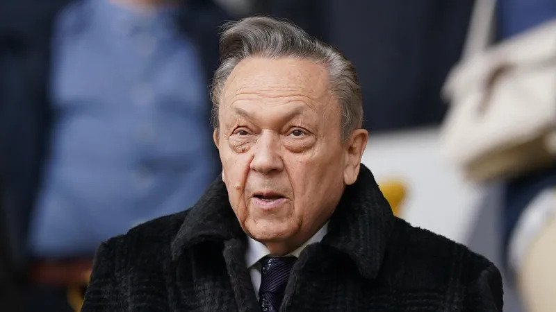 Safeguarding Investigation Begins A safeguarding investigation was launched in 2023 after allegations were raised about the conduct of David Sullivan. The concerns triggered action from football authorities and local safeguarding officials. The case involved coordination between the club, the Football Association, and the local authority to assess the situation and implement protective measures. Restrictions on Women’s and Youth Teams Following the investigation, a safeguarding decision was made to restrict Sullivan’s access to sensitive areas of the club. He was banned from contacting West Ham United women’s team and youth teams. He was also stopped from attending their matches. These measures were introduced to protect players and staff while the investigation was reviewed. Ongoing Ban and Limited Access The restrictions have remained active since 2023. Sullivan has continued to be barred from involvement with the women’s and youth sides of the club. At the same time, he was still seen around the men’s team fixtures at the London Stadium during this period. West Ham and the Football Association have both stated that they maintain strong safeguarding systems. They also said they cannot comment on individual cases. Resignation and Allegations Sullivan later stepped down from his leadership roles at the club. He remains its largest shareholder. He has denied all allegations against him. He described them as false and linked to long standing claims about his private life. He also said the process has been unfair and that he intends to challenge the accusations. Multiple women have made claims involving abuse of power and misconduct. These claims are part of the wider investigation being reported by media outlets. Club and Authority Position Football authorities and the club have kept details limited due to confidentiality rules. However, they confirmed that safeguarding decisions were taken through official procedures. The aim of these measures is to protect players, staff, and club operations while investigations are ongoing.