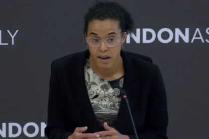 Deputy Mayor Defends Blocking £25m Palantir Met Police Contract Amid Job Cut Fears Contract decision sparks debate over policing costs and reforms in London London’s deputy mayor for policing and crime, Kaya Comer Schwartz, has defended her decision to stop a £25.3 million contract between the Metropolitan Police and US tech company Palantir. The deal was planned for 2026 to 2027 and included an optional extra year. It was intended to improve criminal investigations and support internal reforms within the force. She told the London Assembly’s Police and Crime Committee that her priority was ensuring public money is spent properly. She said the decision was based on concerns about value for money and accountability. “I make no apologies for making sure we have the right oversight over significant spending,” she said. “We must ensure contracts deliver value for Londoners.” Concerns over procurement and supplier choice The Mayor’s Office for Policing and Crime raised concerns about how the Met Police handled the procurement process. It said the force engaged seriously with only one supplier during the process. It also noted concerns about the company’s values and ethics, although those issues could not legally determine the final decision. Palantir rejected the criticism. The company said its proposal offered strong value for money and supported ongoing policing needs. It also confirmed it was considering legal action to challenge the decision. Impact on policing and possible job losses Met Police Commissioner Sir Mark Rowley warned that the blocked deal could affect staffing plans. He said the force must make budget savings this year and next year, which may lead to difficult decisions affecting public services. He said up to 750 job cuts could be required if funding pressures continue. Those decisions are expected to be finalised in the coming weeks. Conservative Assembly member Susan Hall criticised the decision. She warned it could lead to further cuts in frontline policing and questioned whether the deputy mayor would accept responsibility for the impact. Oversight and unanswered questions During the committee session, Liberal Democrat member Gareth Roberts asked how much detail the deputy mayor had seen about potential cutbacks. Comer Schwartz said she had not yet reviewed a full contingency plan. She added that discussions with the Met were still ongoing. Officials continue to assess how the funding gap will be managed while balancing technology investment, staffing levels, and service delivery across London policing.