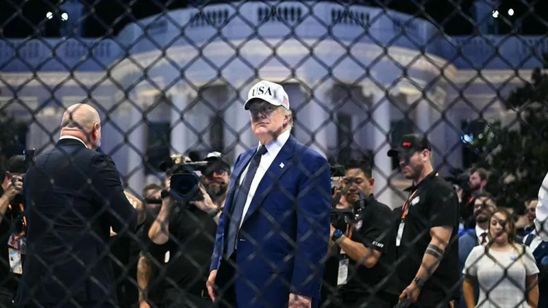 Federal investigators say they stopped a planned attack targeting a UFC event held at the White House. The plan allegedly involved drones loaded with explosives and a coordinated sniper setup aimed at creating panic during the large public gathering. Officials say the attack was intended to unfold in stages. The first step involved drone strikes near surrounding buildings. The second phase allegedly included snipers targeting people as crowds moved away in confusion. A final group would then try to enter secure areas near the White House. How Investigators Uncovered It Authorities discovered the plan through digital surveillance and intercepted communications. One key suspect was arrested in Ohio. Investigators accessed encrypted messages that linked him to other individuals involved in the planning. His mother reportedly alerted local authorities after noticing suspicious online activity and large firearms purchases. This tip helped law enforcement move quickly before the event took place. Suspects and Arrests Five people are now in custody according to officials. The arrests took place across several locations in the United States as part of a coordinated law enforcement operation. One suspect faces charges including conspiracy against the United States and attempted violence against a federal officer. Officials say more suspects may still be under investigation as the case develops. Online Activity and Motives Investigators say the group formed online earlier in 2026 through a social media chat group. Communication later moved to an encrypted messaging platform. Prosecutors describe the group as influenced by extreme ideological views and anti government sentiment. Messages referenced political grievances and broader frustrations about national issues. Officials say members discussed targeting high profile figures attending public events. Authorities also say the group spoke about triggering broader unrest through coordinated violence. Security Response and Investigation Security agencies worked together to stop the plan before any attack could occur. Officials described the situation as a serious threat but confirmed the event proceeded safely with strong protection measures in place. Investigations remain active. Authorities say additional suspects are still being tracked, and the case may expand as more digital evidence is analyzed.