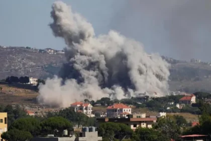 A ceasefire has reportedly been reached between Israel and Hezbollah, according to a United States official. The agreement follows days of intense fighting in southern Lebanon. Heavy strikes before the ceasefire Before the announcement, Israeli air strikes hit multiple areas in southern Lebanon. Local authorities reported 47 deaths and 97 injuries. Several of the victims were women and children, according to health officials. Even after the ceasefire timing began, reports from Nabatieh suggested that air strikes continued in some areas. This raised concerns about whether the agreement is fully holding on the ground. Ongoing clashes and military responses Israeli forces stated they would continue targeting what they call immediate threats. They also said they would respond to any ceasefire violations by Hezbollah. At the same time, Hezbollah said it carried out an ambush on an Israeli unit in southern Lebanon. The attack reportedly destroyed tanks and killed Israeli soldiers, including a battalion commander. Political reactions across the region The ceasefire comes as part of wider diplomatic efforts involving the United States and Iran. The goal is to reduce escalation in the region. Reactions from leaders have been sharp. Israeli minister Itamar Ben Gvir called for strong retaliation after Israeli casualties. He warned of severe consequences for Lebanon. Hezbollah leader Naim Qassem said the group has not been defeated and claimed Israel will eventually withdraw from Lebanese territory. Iranian foreign minister Abbas Araghchi said any violation of the agreement would be blamed on the United States. He also accused Israel of pushing for continued conflict. Tensions remain high despite agreement Israeli prime minister Benjamin Netanyahu continues to face domestic pressure to maintain military operations. Meanwhile, Hezbollah says it will continue fighting if Israeli forces remain in southern Lebanon. Although a ceasefire has been announced, fighting and air strikes reported in some areas show that the situation remains unstable.
