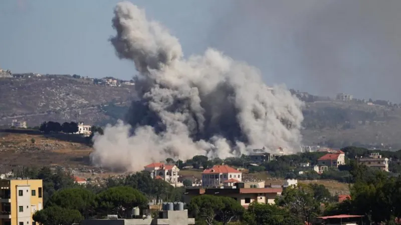 A ceasefire has reportedly been reached between Israel and Hezbollah, according to a United States official. The agreement follows days of intense fighting in southern Lebanon. Heavy strikes before the ceasefire Before the announcement, Israeli air strikes hit multiple areas in southern Lebanon. Local authorities reported 47 deaths and 97 injuries. Several of the victims were women and children, according to health officials. Even after the ceasefire timing began, reports from Nabatieh suggested that air strikes continued in some areas. This raised concerns about whether the agreement is fully holding on the ground. Ongoing clashes and military responses Israeli forces stated they would continue targeting what they call immediate threats. They also said they would respond to any ceasefire violations by Hezbollah. At the same time, Hezbollah said it carried out an ambush on an Israeli unit in southern Lebanon. The attack reportedly destroyed tanks and killed Israeli soldiers, including a battalion commander. Political reactions across the region The ceasefire comes as part of wider diplomatic efforts involving the United States and Iran. The goal is to reduce escalation in the region. Reactions from leaders have been sharp. Israeli minister Itamar Ben Gvir called for strong retaliation after Israeli casualties. He warned of severe consequences for Lebanon. Hezbollah leader Naim Qassem said the group has not been defeated and claimed Israel will eventually withdraw from Lebanese territory. Iranian foreign minister Abbas Araghchi said any violation of the agreement would be blamed on the United States. He also accused Israel of pushing for continued conflict. Tensions remain high despite agreement Israeli prime minister Benjamin Netanyahu continues to face domestic pressure to maintain military operations. Meanwhile, Hezbollah says it will continue fighting if Israeli forces remain in southern Lebanon. Although a ceasefire has been announced, fighting and air strikes reported in some areas show that the situation remains unstable.