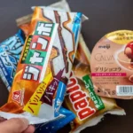 Japan Ice Cream Companies Face Price Fixing Investigation Major brands under scrutiny Japan’s competition regulator has launched an investigation into several leading ice cream manufacturers over suspected price coordination. The firms involved include Meiji, Ezaki Glico, Morinaga Milk Industry, Lotte, Akagi Nyugyo, and Morinaga. The Japan Fair Trade Commission carried out on site inspections after concerns that these companies may have worked together to increase prices in the frozen dessert market. Suspected price increases Reports suggest the companies raised prices multiple times over the years. Some increases were between five and ten percent. Authorities believe these changes may not fully match the rise in raw material costs. The investigation is focused on whether the firms coordinated these price hikes instead of acting independently. Company responses The companies involved have denied wrongdoing at this stage. They stated that they will fully cooperate with the investigation and respond to all regulatory requests. Meiji confirmed it had undergone an inspection and said it takes the matter seriously. Ezaki Glico and Morinaga Milk Industry also said they are cooperating with authorities. Market background and timing The investigation comes at a time when Japan is experiencing extreme summer heat. Ice cream demand usually rises during this season, making the market highly competitive. Japan has recently faced record high temperatures, which have also increased attention on food pricing and inflation pressures in everyday goods.