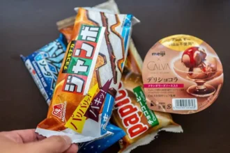 Japan Ice Cream Companies Face Price Fixing Investigation Major brands under scrutiny Japan’s competition regulator has launched an investigation into several leading ice cream manufacturers over suspected price coordination. The firms involved include Meiji, Ezaki Glico, Morinaga Milk Industry, Lotte, Akagi Nyugyo, and Morinaga. The Japan Fair Trade Commission carried out on site inspections after concerns that these companies may have worked together to increase prices in the frozen dessert market. Suspected price increases Reports suggest the companies raised prices multiple times over the years. Some increases were between five and ten percent. Authorities believe these changes may not fully match the rise in raw material costs. The investigation is focused on whether the firms coordinated these price hikes instead of acting independently. Company responses The companies involved have denied wrongdoing at this stage. They stated that they will fully cooperate with the investigation and respond to all regulatory requests. Meiji confirmed it had undergone an inspection and said it takes the matter seriously. Ezaki Glico and Morinaga Milk Industry also said they are cooperating with authorities. Market background and timing The investigation comes at a time when Japan is experiencing extreme summer heat. Ice cream demand usually rises during this season, making the market highly competitive. Japan has recently faced record high temperatures, which have also increased attention on food pricing and inflation pressures in everyday goods.