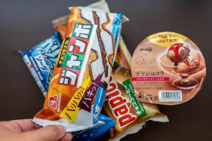 Japan Ice Cream Companies Face Price Fixing Investigation Major brands under scrutiny Japan’s competition regulator has launched an investigation into several leading ice cream manufacturers over suspected price coordination. The firms involved include Meiji, Ezaki Glico, Morinaga Milk Industry, Lotte, Akagi Nyugyo, and Morinaga. The Japan Fair Trade Commission carried out on site inspections after concerns that these companies may have worked together to increase prices in the frozen dessert market. Suspected price increases Reports suggest the companies raised prices multiple times over the years. Some increases were between five and ten percent. Authorities believe these changes may not fully match the rise in raw material costs. The investigation is focused on whether the firms coordinated these price hikes instead of acting independently. Company responses The companies involved have denied wrongdoing at this stage. They stated that they will fully cooperate with the investigation and respond to all regulatory requests. Meiji confirmed it had undergone an inspection and said it takes the matter seriously. Ezaki Glico and Morinaga Milk Industry also said they are cooperating with authorities. Market background and timing The investigation comes at a time when Japan is experiencing extreme summer heat. Ice cream demand usually rises during this season, making the market highly competitive. Japan has recently faced record high temperatures, which have also increased attention on food pricing and inflation pressures in everyday goods.
