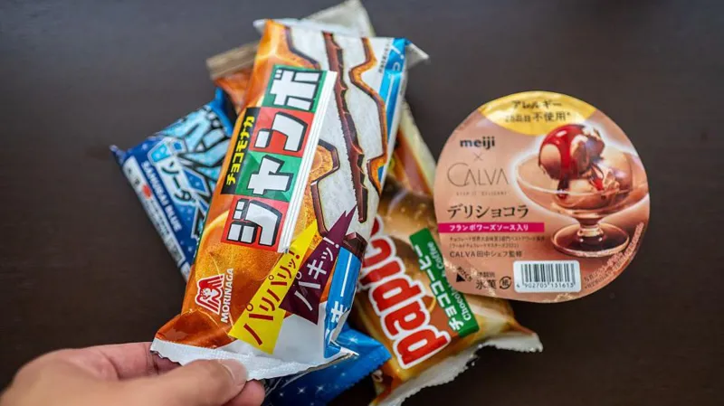 Japan Ice Cream Companies Face Price Fixing Investigation Major brands under scrutiny Japan’s competition regulator has launched an investigation into several leading ice cream manufacturers over suspected price coordination. The firms involved include Meiji, Ezaki Glico, Morinaga Milk Industry, Lotte, Akagi Nyugyo, and Morinaga. The Japan Fair Trade Commission carried out on site inspections after concerns that these companies may have worked together to increase prices in the frozen dessert market. Suspected price increases Reports suggest the companies raised prices multiple times over the years. Some increases were between five and ten percent. Authorities believe these changes may not fully match the rise in raw material costs. The investigation is focused on whether the firms coordinated these price hikes instead of acting independently. Company responses The companies involved have denied wrongdoing at this stage. They stated that they will fully cooperate with the investigation and respond to all regulatory requests. Meiji confirmed it had undergone an inspection and said it takes the matter seriously. Ezaki Glico and Morinaga Milk Industry also said they are cooperating with authorities. Market background and timing The investigation comes at a time when Japan is experiencing extreme summer heat. Ice cream demand usually rises during this season, making the market highly competitive. Japan has recently faced record high temperatures, which have also increased attention on food pricing and inflation pressures in everyday goods.