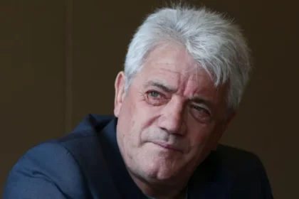 Kevin Keegan shares stage four cancer diagnosis Overview of the diagnosis Former England captain and manager Kevin Keegan has revealed that he is living with stage four cancer. Stage four means the illness has spread beyond its original site to other parts of the body. His family first shared news of his condition in January after doctors carried out further tests linked to ongoing abdominal symptoms. Those checks followed a hospital visit. How the diagnosis was found Keegan explained that the condition was discovered during medical scans linked to an operation after a car accident. During those scans, doctors identified cancer and referred him to specialist care. He said he was offered a newer treatment plan with a specialist doctor. The treatment has shown mixed success rates, but Keegan confirmed he continues to receive care and remains in treatment. Public appearance and emotional reception Keegan recently made one of his first public appearances since the diagnosis at the Tyne Theatre and Opera House in Newcastle upon Tyne. He received a standing ovation from fans in a deeply emotional return to the city closely linked with his football legacy and his time at Newcastle United. Football career and legacy As a player, Keegan represented clubs including Scunthorpe United, Liverpool, Hamburger SV, Southampton, and Newcastle United. He later became a manager for Newcastle United, Fulham, the England national team, and Manchester City. He remains one of the most influential figures in Newcastle United history, especially for leading the team during the attacking era often remembered by fans. Connection with Newcastle United today Current Newcastle manager Eddie Howe previously reached out to Keegan after taking charge in 2021 to understand the club culture and expectations. Keegan has expressed a wish to return to St James Park to say a proper goodbye, although he has not attended a match there since 2008. The club continues to support him and has sent public messages of care and encouragement, saying he will always be welcome at the stadium. Personal reflections Keegan has said he does not feel the need for a statue outside the stadium. He stated that how fans treat him matters more than any physical tribute. He remains positive about his situation and continues to focus on treatment and time with his family.