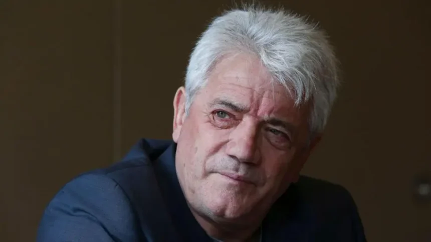 Kevin Keegan shares stage four cancer diagnosis Overview of the diagnosis Former England captain and manager Kevin Keegan has revealed that he is living with stage four cancer. Stage four means the illness has spread beyond its original site to other parts of the body. His family first shared news of his condition in January after doctors carried out further tests linked to ongoing abdominal symptoms. Those checks followed a hospital visit. How the diagnosis was found Keegan explained that the condition was discovered during medical scans linked to an operation after a car accident. During those scans, doctors identified cancer and referred him to specialist care. He said he was offered a newer treatment plan with a specialist doctor. The treatment has shown mixed success rates, but Keegan confirmed he continues to receive care and remains in treatment. Public appearance and emotional reception Keegan recently made one of his first public appearances since the diagnosis at the Tyne Theatre and Opera House in Newcastle upon Tyne. He received a standing ovation from fans in a deeply emotional return to the city closely linked with his football legacy and his time at Newcastle United. Football career and legacy As a player, Keegan represented clubs including Scunthorpe United, Liverpool, Hamburger SV, Southampton, and Newcastle United. He later became a manager for Newcastle United, Fulham, the England national team, and Manchester City. He remains one of the most influential figures in Newcastle United history, especially for leading the team during the attacking era often remembered by fans. Connection with Newcastle United today Current Newcastle manager Eddie Howe previously reached out to Keegan after taking charge in 2021 to understand the club culture and expectations. Keegan has expressed a wish to return to St James Park to say a proper goodbye, although he has not attended a match there since 2008. The club continues to support him and has sent public messages of care and encouragement, saying he will always be welcome at the stadium. Personal reflections Keegan has said he does not feel the need for a statue outside the stadium. He stated that how fans treat him matters more than any physical tribute. He remains positive about his situation and continues to focus on treatment and time with his family.