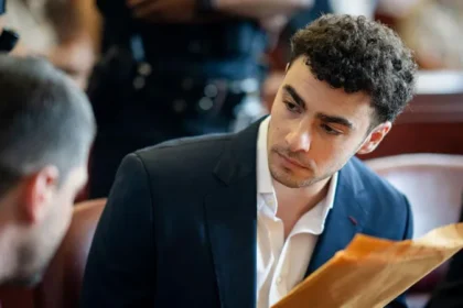 # Luigi Mangione to Use Psychiatric Defense in Brian Thompson Murder Trial Luigi Mangione's legal team plans to use a psychiatric defense in his upcoming murder trial related to the death of UnitedHealthcare CEO Brian Thompson. The defense could play a major role in determining whether Mangione faces a murder conviction or a lesser charge. ## Defense Team Claims Emotional Disturbance During a recent court hearing in New York, Mangione's lawyers informed the judge that they intend to argue that he suffered from an extreme emotional disturbance at the time of the shooting. Under New York law, this defense does not excuse a crime. However, it may reduce a murder charge to manslaughter if a jury believes the defendant acted while experiencing severe emotional distress. Judge Gregory Carro stated that court documents connected to the psychiatric defense will become public. The move will give more insight into the legal strategy before the trial begins. ## Trial Scheduled for September Mangione appeared in court on Wednesday as legal discussions continued. His state murder trial is scheduled to begin on September 8. A planned court appearance earlier in the week did not take place because prosecutors reportedly made an administrative error. The case has attracted significant public attention due to the high profile nature of the victim and the unusual circumstances surrounding the shooting. ## Details of the Fatal Shooting Authorities say Brian Thompson was walking toward a Manhattan hotel on December 4, 2024, when a masked gunman approached and shot him from behind. Thompson attended an annual investor conference at the time of the attack. The 50 year old executive was also a husband and father of two. Investigators later arrested Mangione in connection with the shooting. Since then, prosecutors have continued building their case against him. ## Additional Charges Remain Mangione has pleaded not guilty to all charges filed against him. In addition to the state murder case, he still faces federal stalking charges. Earlier this year, federal prosecutors dropped separate murder and firearms charges. However, the remaining federal charge could still carry a severe penalty if a conviction occurs. Mangione comes from a wealthy Maryland family and graduated from an Ivy League university. His background has fueled public interest in the case and sparked widespread discussion across social media platforms. ## What Happens Next? The upcoming trial will likely focus on Mangione's mental and emotional condition at the time of the shooting. Prosecutors will attempt to prove intent, while defense attorneys will try to show that extreme emotional disturbance influenced his actions. The jury's decision could determine whether Mangione receives a murder conviction or a reduced manslaughter verdict. As the September trial date approaches, legal experts expect the psychiatric defense to become one of the most closely watched aspects of the case.