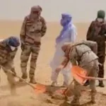 Nearly 50 people died of thirst in Niger’s Sahara desert after a lorry broke down during a journey from Mali. Only two survived after walking for help.