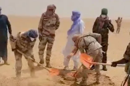 Nearly 50 people died of thirst in Niger’s Sahara desert after a lorry broke down during a journey from Mali. Only two survived after walking for help.