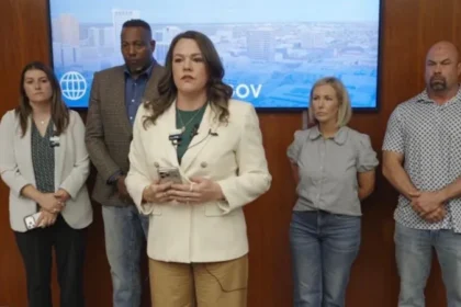 One Dead and Several Injured in Midland Texas Shooting Incident Overview of the Incident A shooting in Midland, Texas left at least one person dead and several others injured. Authorities said the attack triggered a rapid police response in the southwestern area of the city. Emergency teams reached the scene shortly after the first distress calls came in. Officers reported hearing gunfire coming from inside a building, which led to an immediate containment operation. Police Response and Suspect Status Police quickly moved in with SWAT support and other agencies to control the situation. Officials confirmed that the suspect is now dead and the incident has been brought under control. Local authorities stated that there is no ongoing threat to the public. The investigation is still active, and officials have not released details about the suspect. Casualties and Medical Treatment Officials confirmed a total of eleven people were affected, including the person who died. Midland Memorial Hospital received nine victims. Four of them are currently undergoing surgery, while others remain in stable condition. One additional victim was taken to another medical center in Odessa for treatment. Medical teams continue to monitor the injured patients, and updates on their conditions are expected as care continues. Statements from Local Leaders Midland Mayor Lori Blong expressed deep sorrow over the incident. She shared sympathy for the victims and their families and thanked emergency responders for their quick action. Texas Lieutenant Governor Dan Patrick also reacted to the shooting. He offered prayers for those affected and praised first responders for protecting the community during the crisis. Investigation Update Authorities confirmed that officers responded within minutes of the first reports at around 8:03 in the morning local time. The exact location within the building remains unclear. Officials have not released any information about the motive or identity of the suspect. The investigation is ongoing as law enforcement continues to gather evidence.