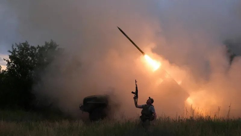 Kostyantynivka Under Pressure as Russian Forces Push Deeper in Eastern Ukraine Situation Inside Kostyantynivka Ukrainian commanders say the situation in Kostyantynivka is still under control, but the reality on the ground is becoming more complex. Reports from soldiers indicate that Russian units are already present inside parts of the city, making the frontline hard to define. A Ukrainian drone operator working in the area says troops are entering behind defensive positions, which makes clearance operations difficult in urban conditions. City Turning Into a Grey Zone Parts of Kostyantynivka are now described by soldiers as a grey zone. Control is unclear, and neither side fully dominates the area. Ukrainian personnel say Russian groups continue to move through buildings and residential blocks. Dense housing and tree cover in summer are giving cover to movement inside the city. Why Kostyantynivka Matters Kostyantynivka sits on a key route into the wider Donbas region. It acts as an important access point toward Kramatorsk and Sloviansk, two major Ukrainian held cities in the east. If Russian forces expand control here, it would open a path deeper into the remaining Ukrainian defensive line in Donbas. Conflicting Claims From Both Sides Ukrainian command leadership says defensive positions are holding and denies major breakthroughs. They confirm that Russian soldiers are present in limited numbers but insist there is no operational collapse. At the same time, Russian statements claim their forces are advancing in parts of the city and have surrounded Ukrainian units. An officer on the ground describes a more uncertain picture, saying Russian troop numbers inside the city are slowly increasing and urban fighting is ongoing. Wider Impact on the Front Line Across other parts of the front, Ukraine claims it has regained more territory than it has lost in recent months. Russian supply routes and logistics lines have also come under pressure due to strikes on infrastructure. Despite that, the situation in Kostyantynivka shows how quickly conditions can shift in urban warfare, where control can change block by block.