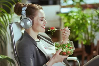 We often think we choose food based only on hunger or taste. In reality, our senses shape most of our eating decisions. Sight, sound, smell, touch, and even expectations all influence what we buy and how much we eat. Researchers say these hidden cues can be used in a positive way to support healthier eating habits. 1. Your eyes shape your food choices Food that looks bright and attractive often feels more appealing. Color plays a strong role in how we judge freshness and taste before we even eat. People tend to see green, brown, and white foods as healthier, while red, yellow, and shiny packaging often feels more indulgent. 2. Packaging affects appetite The design of food packaging can change how much we want to eat something. Bright colors and glossy finishes grab attention and increase cravings. One simple way to reduce this effect is to store snacks in plain, opaque containers so the packaging does not trigger unnecessary eating. 3. Store placement influences buying decisions Food placement in stores strongly impacts what we pick. Items placed at eye level are more likely to be chosen because they are easier to notice. Products placed near checkouts also tempt shoppers to make extra unplanned purchases. 4. Sound changes taste perception Eating is not only about taste buds. Sounds like crunching, sizzling, or fizzing can make food feel more enjoyable. These sound cues can increase satisfaction and influence how much we eat. 5. Smell prepares the brain for eating Smell is closely linked to taste. Even before food touches the tongue, aroma signals the brain about flavor and freshness. Strong food smells can increase appetite and lead to larger portions. 6. Environment affects portion size Lighting, background music, and surroundings all influence eating behavior. People often eat more in relaxed environments where distractions reduce awareness of portion size. 7. Small sensory changes support healthier eating Simple changes in your environment can help guide better choices. Using smaller plates, reducing visual exposure to sweets, and choosing calmer eating spaces can support more mindful eating habits.