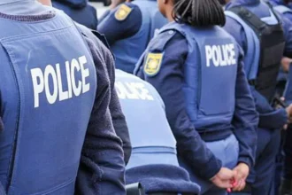 South Africa police investigate deaths of Mozambican men in Mossel Bay as unrest and migration tensions rise, sparking regional concern and evacuation warnings.