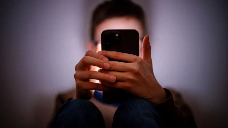 The UK government has asked major tech companies to improve safety controls on smartphones used by children. The main goal is to stop minors from taking, sending, or viewing nude images on their devices. Keir Starmer said companies must act quickly by using existing tools or updating their systems. The request targets major platforms such as Apple and Google. Government Push for Stronger Child Safety The government wants tech firms to activate stronger protections for children within three months. These protections should work across smartphones and tablets used in the UK. If companies fail to comply, new laws may follow. These laws could include financial penalties. In serious cases, companies could face legal responsibility. Officials also said the rules would apply to both new and already sold devices. Adults would not be affected if they verify their age correctly. How the System Could Work Some safety tools already exist on modern devices. Apple offers a Communication Safety feature. It can detect nude images in messages and warn children before they send or receive them. It works in apps like Messages, AirDrop, and FaceTime. Google Messages can blur sensitive content for users under parental supervision. It also reduces exposure to harmful images on Android devices. Some companies are also testing artificial intelligence tools that detect and block explicit images directly on devices. The government has highlighted these tools as possible solutions for wider use. Privacy and Safety Concerns Not everyone agrees on how far these controls should go. Some experts worry that stronger restrictions could affect user privacy. They believe age checks for adults or system wide scanning could create new risks. Others argue that stronger action is necessary to protect children from grooming and sextortion online. Existing Laws and Ongoing Debate The UK already has online safety rules under the Online Safety Act. These rules require platforms to take responsibility for harmful content. Even with these laws, campaigners say more action is needed. They believe children are still exposed to harmful content through messaging apps and social platforms.