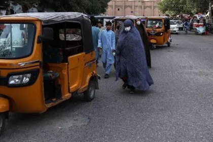 Herat Women Protest Turns Violent as Security Forces Respond Protest breaks out in western Afghanistan city A rare protest took place in Herat after reports emerged that women were being detained for not following strict dress rules linked to hijab enforcement. Both men and women joined the demonstration, demanding an end to arrests and restrictions on women’s daily lives. Witnesses say the gathering formed shortly after local reports of increased monitoring of women in public spaces. Some described a growing climate of fear in markets and streets as patrols checked women’s clothing compliance. Security forces respond to crowd Security personnel moved in to disperse the protest. According to people present, forces used sticks, whips, and firearms. Gunfire was also heard during the incident, with some witnesses reporting shots fired into the air. Medical staff confirmed that two people died and several others were injured. The exact cause of death was not officially confirmed. Authorities in Herat rejected claims of fatalities. They said officers acted to maintain public order and denied that any deaths occurred. Voices from the scene Eyewitnesses described chaotic scenes as the protest escalated. Some protesters reported injuries and panic as security forces advanced. Videos shared online showed loud gunfire and people screaming for safety. One protester said many people were hurt and described a strong security response. Another witness said officers struck demonstrators and used firearms toward the crowd area. Officials defended their response, saying the protest threatened stability and public safety. They also accused some participants of creating unrest under the issue of dress code enforcement. Background to rising tensions The protest came after reports that women were being detained for not wearing hijab in the required manner. Eyewitness accounts suggest increased street checks by morality enforcement officers in the days leading up to the demonstration. Since the return of Taliban rule in 2021, protests led by women have been rare. Earlier demonstrations faced arrests, beatings, and intimidation, which discouraged further public gatherings. Hijab rules became mandatory in 2022, along with other restrictions affecting women’s education, movement, and public presence. International reaction A United Nations human rights official expressed concern over the reported use of force. The statement called for accountability and raised alarm over violence against peaceful demonstrators.