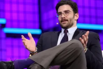 UK Blocks Entry of US Political Commentators After Visa Revocation Key update on visa cancellation Two US political commentators, Hasan Piker and Cenk Uygur, were unable to enter the United Kingdom after their travel permission was withdrawn by the Home Office. Both were expected to appear at SXSW London and an additional event in Oxford. The UK authorities reportedly cancelled their Electronic Travel Authorisation (ETA), which can be revoked if officials believe a person may pose a risk to public order or the wider public interest. Who was affected Hasan Piker, a Twitch streamer and political commentator, and Cenk Uygur, co founder and host of The Young Turks, both describe themselves as left leaning voices in US political media. They were scheduled to speak at SXSW London, a six day festival in Shoreditch that covers business, technology, film, music, and culture. Reactions and claims Both commentators criticised the decision. Piker claimed on social media that his visa was revoked due to political pressure, while also making strong accusations against Western governments. Uygur has previously described Israel’s military actions in Gaza as “barbaric”. UK officials have not publicly confirmed the detailed reason behind the cancellations. However, a Labour MP, David Taylor, supported the move and said there was “no reason” to allow entry to individuals who he believes promote hate or support proscribed groups. SXSW London response Organisers of SXSW London said they were aware that both speakers could not travel due to decisions made by the Home Office. They added that visa and entry decisions are handled solely by UK authorities.