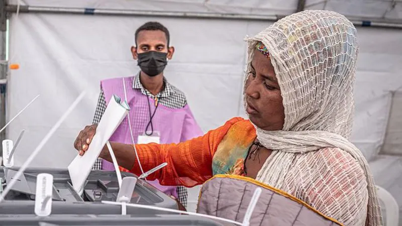 Voting suspended in Ethiopia election amid security concerns Election overview Voting in Ethiopia’s general election has been paused in parts of the Oromia and Amhara regions because of security risks. Election officials confirmed that some polling stations could not operate safely. Despite this, many polling stations across the country remained open, and long queues of voters were seen in several areas. Security disruption affects polling stations Out of more than 50,000 polling stations set up for the election, 143 did not open due to security problems. Conflict in several regions continues to affect voter access and participation. The northern Tigray region was fully excluded from the vote. The area is still recovering from a civil war that ended in 2022, which has left lasting instability. Political context and voter participation This election marks the seventh national vote since the fall of the military government in 1991. It is also taking place under tight media restrictions, limiting international coverage and reporting access. Prime Minister Abiy Ahmed, who has led the country since 2018, cast his vote and highlighted national progress since the end of military rule. He said Ethiopians are capable of shaping their own democratic system without outside guidance. Kenya’s former president Uhuru Kenyatta observed the election on behalf of the African Union and reported that voting appeared to be running smoothly in many locations. Expected outcome and political landscape Abiy Ahmed is widely expected to remain in power with his Prosperity Party. The system selects members for a 547 seat parliament. The party that wins at least 274 seats gains the ability to form the government for the next five years. Abiy came to power after major protests against the Ethiopian People’s Revolutionary Democratic Front, a coalition that had governed since 1991. He later replaced it with the Prosperity Party, shifting the country toward a more centralized political structure.