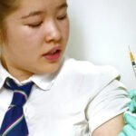 New research from the UK shows that the HPV vaccine is changing cervical cancer outcomes in a major way. Young women who received the vaccine at age 12 to 13 now face almost zero risk of dying from cervical cancer before age 30. Experts report a sharp drop in deaths since the vaccine program started in schools in 2008. Around 200 lives have already been saved in England due to the vaccination rollout. No Deaths Recorded in Young Age Group Between 2020 and 2024, there were no cervical cancer deaths among women aged 20 to 24. This is the first time such a result has been recorded over a five year period. Without vaccination, researchers estimate around 23 deaths would have happened in this age group. HPV Link to Cervical Cancer The vaccine protects against human papillomavirus infection, a virus linked to nearly all cervical cancer cases. HPV spreads through close skin contact and is very common. Most infections clear naturally. However, some stay in the body and slowly cause cell changes that can turn into cancer over time. Long Term Impact of Vaccination Health experts expect cervical cancer deaths to keep falling as vaccinated groups grow older. More people will benefit as the vaccine coverage increases across future generations. Even with strong progress, cervical cancer remains a serious health issue. Around 3300 women are diagnosed each year in the UK. Doctors stress that both vaccination and regular screening are still important for protection. Real Life Impact One patient story shows the human side of the disease. A woman diagnosed at 30 described the emotional and physical impact of treatment. She later gave birth to a healthy child and now strongly supports vaccination for younger generations. Her experience highlights how life changing cervical cancer can be, especially for those who missed early vaccination programs. Health Experts Call for Higher Vaccine Uptake Experts say the results are a major public health success. At the same time, they warn that vaccine uptake is still below the ideal level in some areas. They encourage parents and young people to accept the HPV vaccine, as it offers long term protection against cancer.