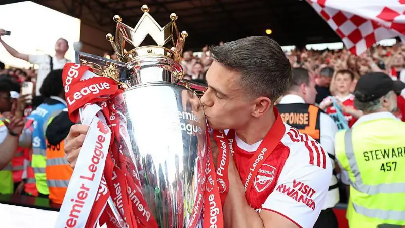 Arsenal sell Leandro Trossard to Besiktas