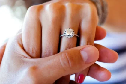 De Beers suspends Venetia diamond mine
