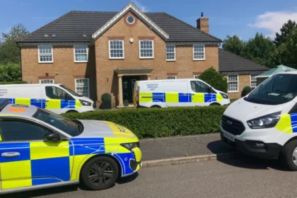 A murder investigation is underway after a mother and her two children were found dead inside a home in Great Denham, a residential area near Bedford. Police discovered the victims after forcing entry into the property when relatives and neighbours became concerned because the family had not been seen for several days. The tragic discovery has shocked the local community. Detectives are now working to establish the exact circumstances surrounding the deaths while carrying out a detailed investigation. Police Respond After Family Goes Missing Officers attended a property on Carnoustie Drive on Monday following reports that the family had not been seen for several days. After entering the home, police found the bodies of a woman and her two children. Emergency services secured the area while specialist investigators began gathering evidence. Forensic teams continue to examine the property as detectives interview witnesses and collect information that could help the investigation. Police Identify Suspect Investigators have confirmed that they identified a suspect who was known to all three victims. Early findings suggest the suspect has already left the country. Police officers are working with national and international agencies to trace the individual and determine their current location. Authorities have not released the suspect's identity because the investigation remains active. Investigation Continues Assistant Chief Constable John Murphy described the case as deeply distressing and confirmed that investigators believe the mother and her two children were murdered. He said the investigation remains in its early stages and requires significant resources. Detectives are examining evidence, reviewing information, and following every possible lead to establish what happened and identify everyone involved. Increased Police Presence in Great Denham Police have reassured residents that there is no evidence of any wider threat to the public. Even so, officers have increased patrols across Great Denham to provide reassurance and maintain a visible presence in the area. Local residents can expect to see more uniformed officers while detectives continue their inquiries. Authorities have urged anyone with information that may assist the investigation to contact the police. Community Shocked by Tragic Incident The deaths of the mother and her two children have deeply affected the Great Denham community. As investigators continue their work, police remain focused on uncovering the full circumstances surrounding the case and bringing the person responsible to justice. The investigation is ongoing, and further updates are expected as new information becomes available.
