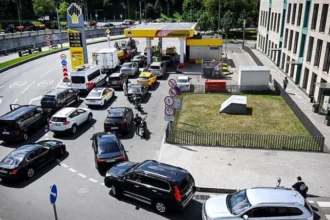 Russia faces a growing fuel crisis as petrol shortages create long queues at stations across Moscow. Rising fuel prices and supply problems are adding pressure during the Ukraine war.
