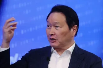 SK Group Chairman Chey Tae Won faces a major divorce ruling while SK Hynix continues to benefit from the AI boom, strengthening the company's global position.